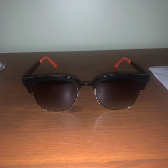 Spy spout sunglasses - Picture 1 of 3